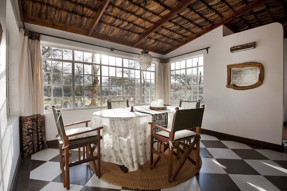 Hatari Lodge