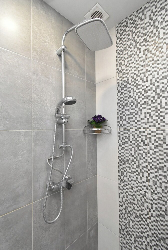 2 bedroom apartment on Teryan street