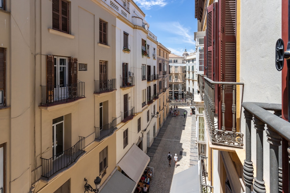 3 Bd Apartment With Balconies Next to Larios Street. Larios