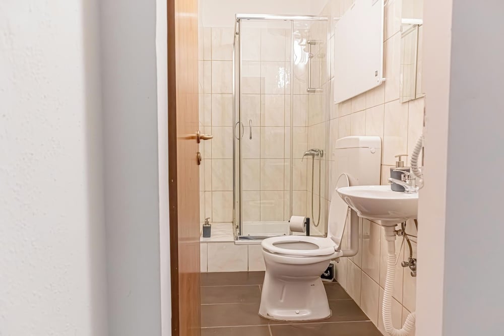 1BR Apt Near Westbahnhof Station