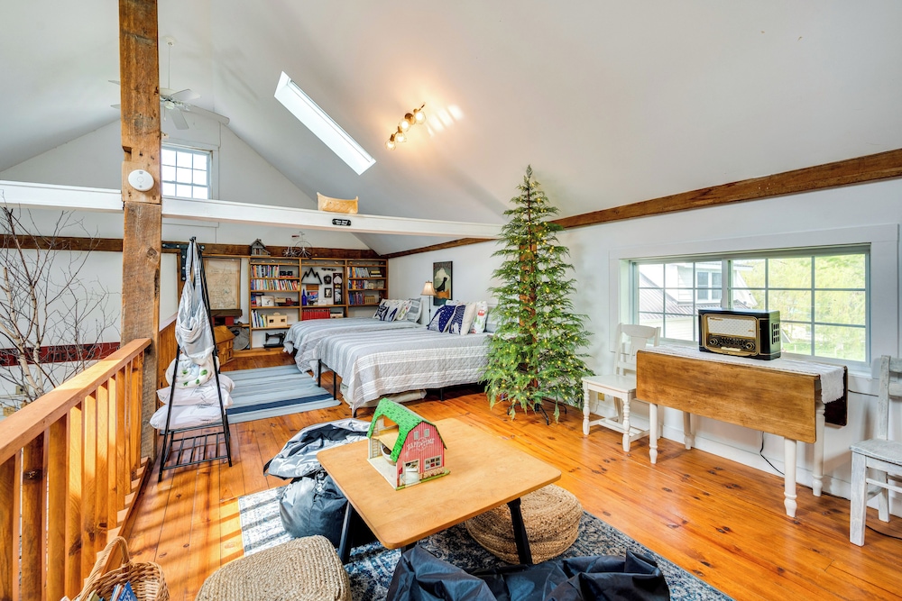 True North Farm House - Historic Family Home