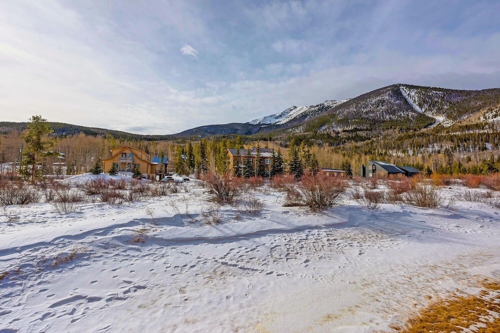 Mountainside 145a 2 Bedroom Condo by RedAwning