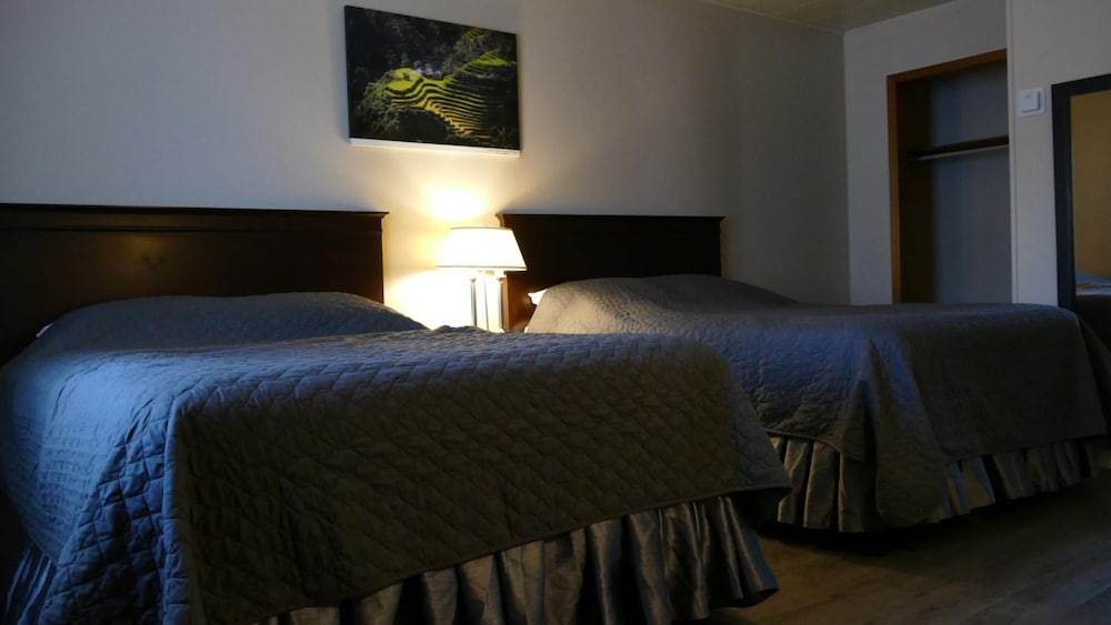 Cornwall Vacations - The White Horse Motel - Property Image 3
