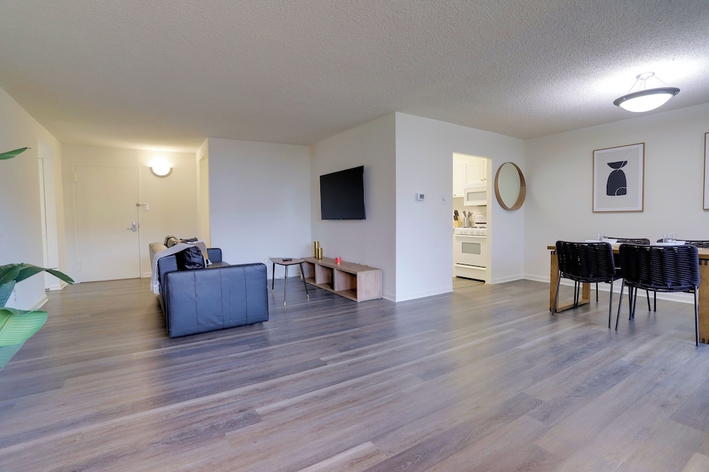Stay with Comfort in Crystal City