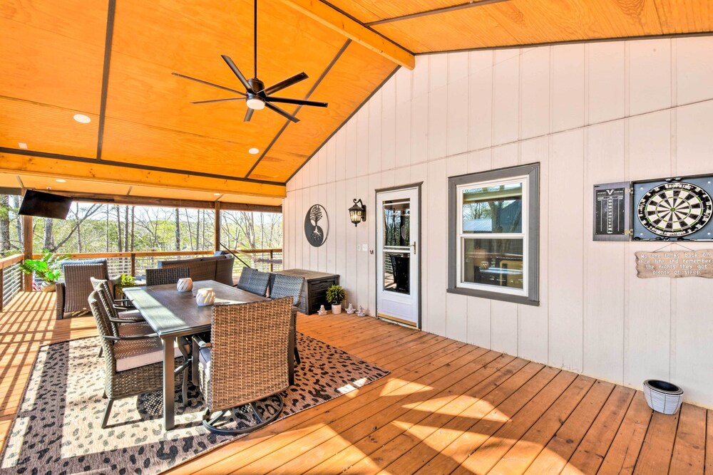 Townville Lake House w/ Private Dock, Kayaks! view 5