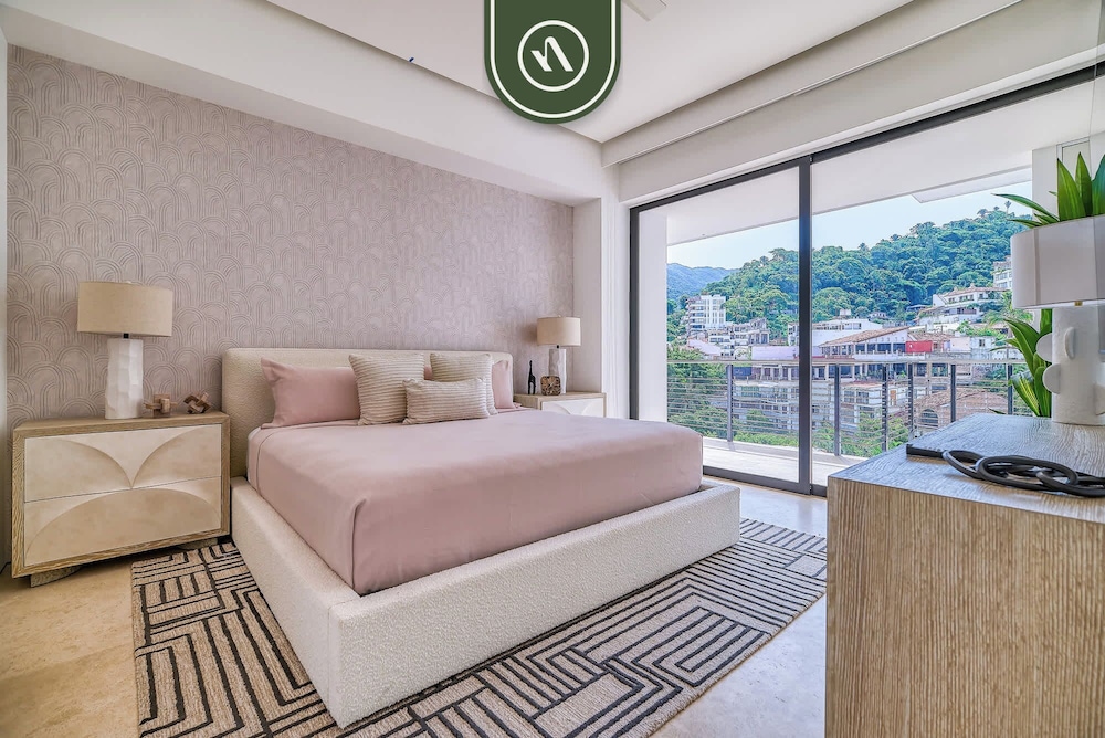Luxury 1BR Condo With Private Terrace - Ocean View