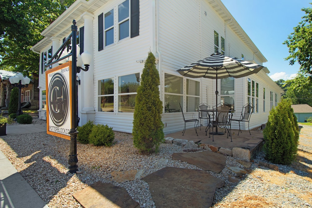 The Commercial Hotel
