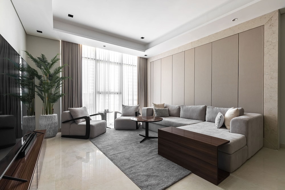 Luxurious 3Br Apt in Nobles Tower Full Burj View