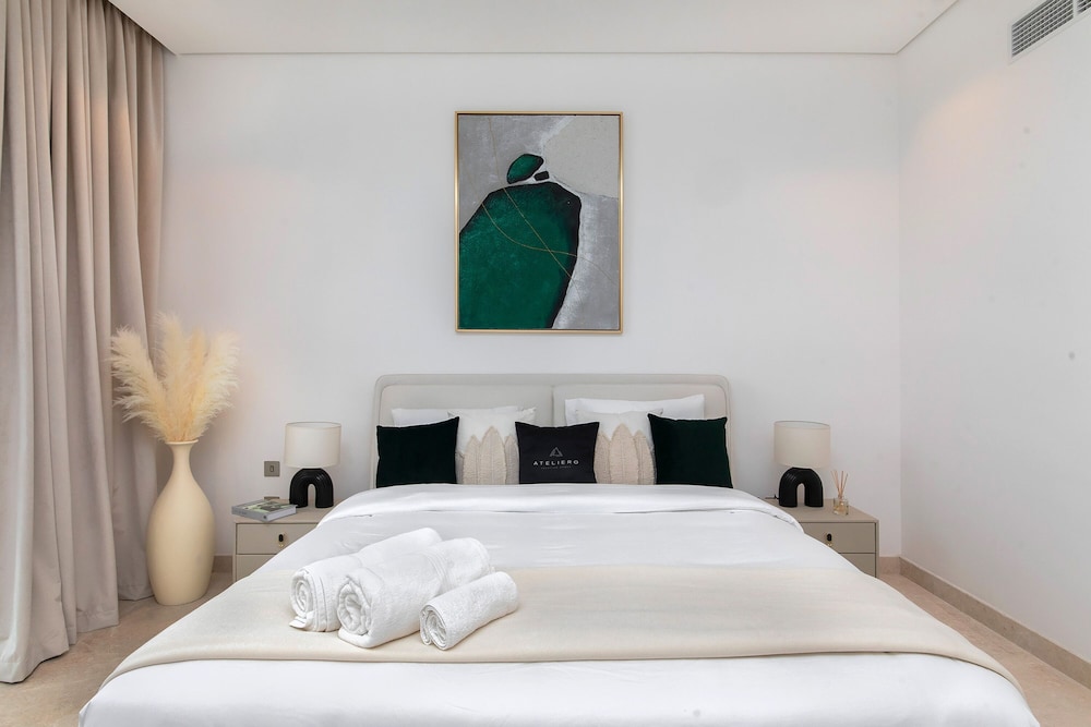 Luxe 3BR with Burj Khalifa view