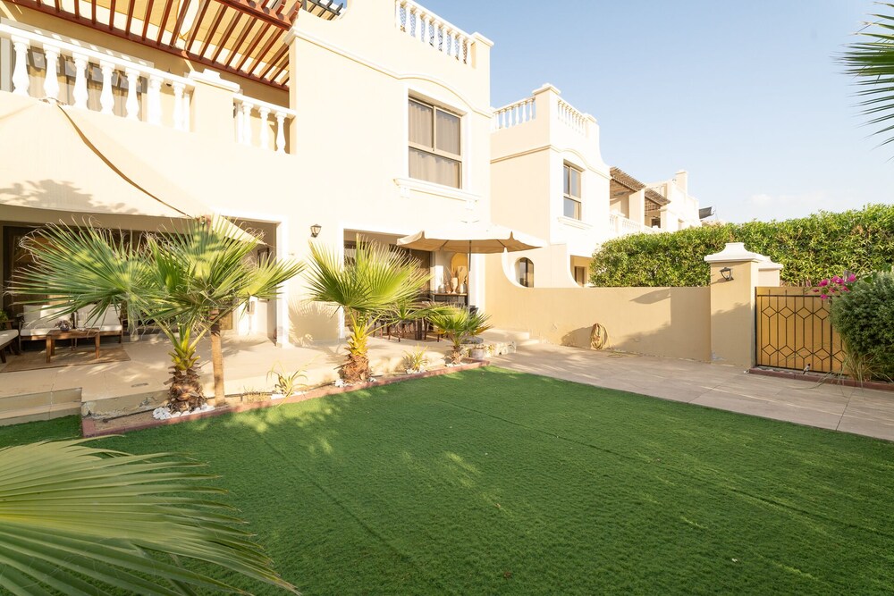 Nasma Holiday Homes - Al Hamra Village