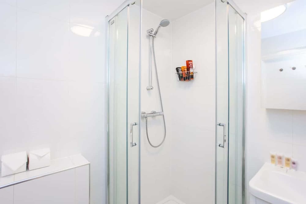 Energised Apartment With Gym in Brent Park
