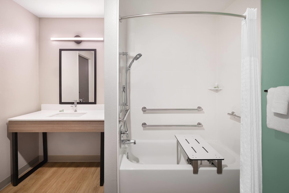 Echo Suites Sterling