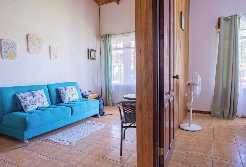 Cozy & Beautiful Casa Aire, Near Lake Park & Town