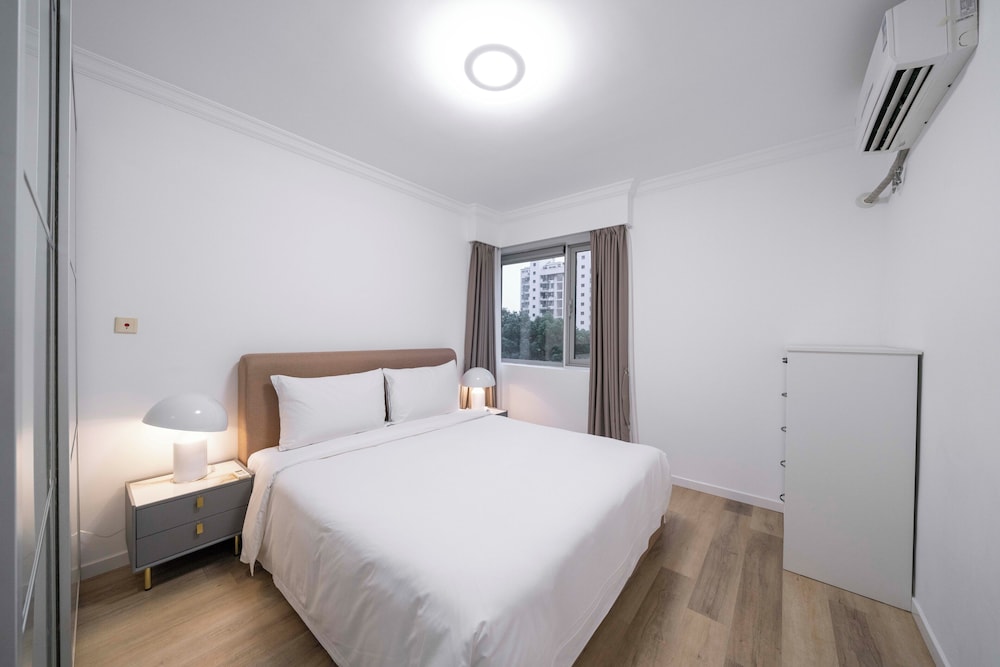 Tyms Elegant 4BR 2BA APT Changning