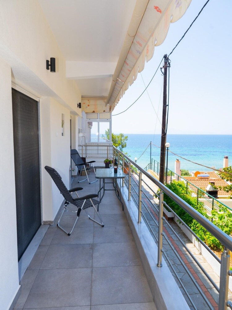 Zoe Seaview Apartment by Rentals Pro photo 4