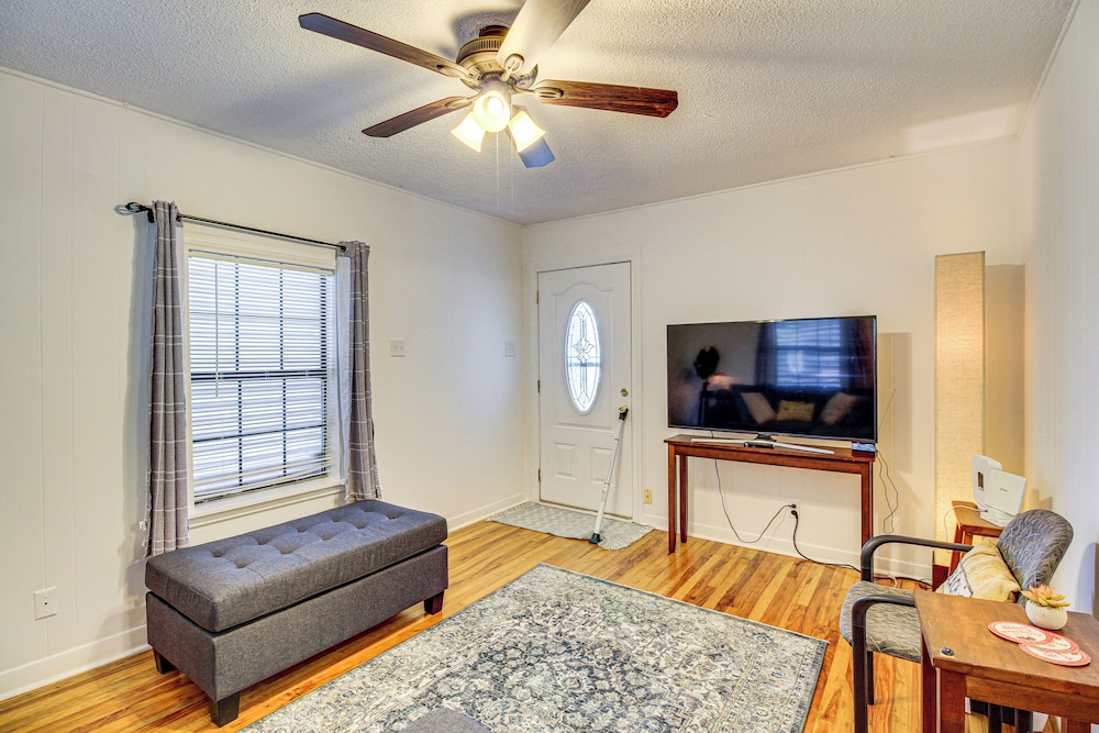 4 Mi to Mcgee Beach: Corpus Christi Home w/ Patio