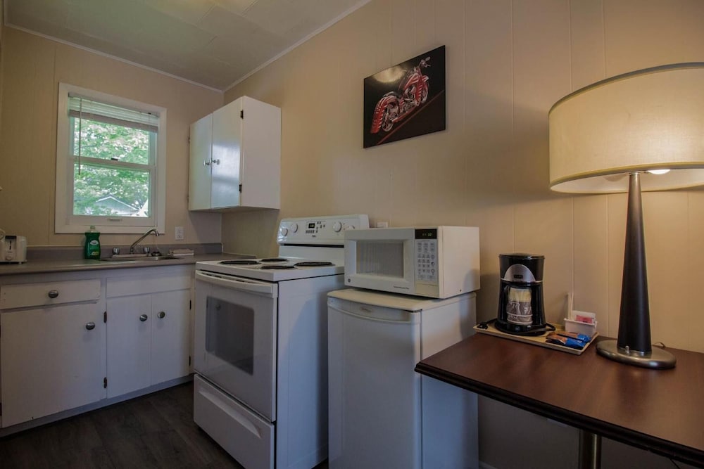 Cornwall Vacations - The White Horse Motel - Property Image 4