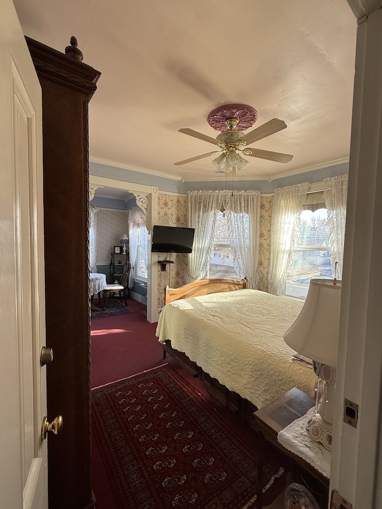 Roseberry House Bed & Breakfast