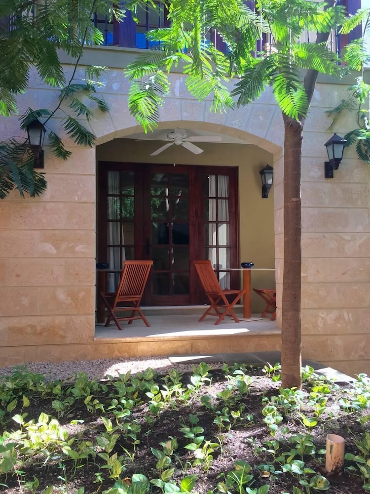 Las Catalinas Doorway