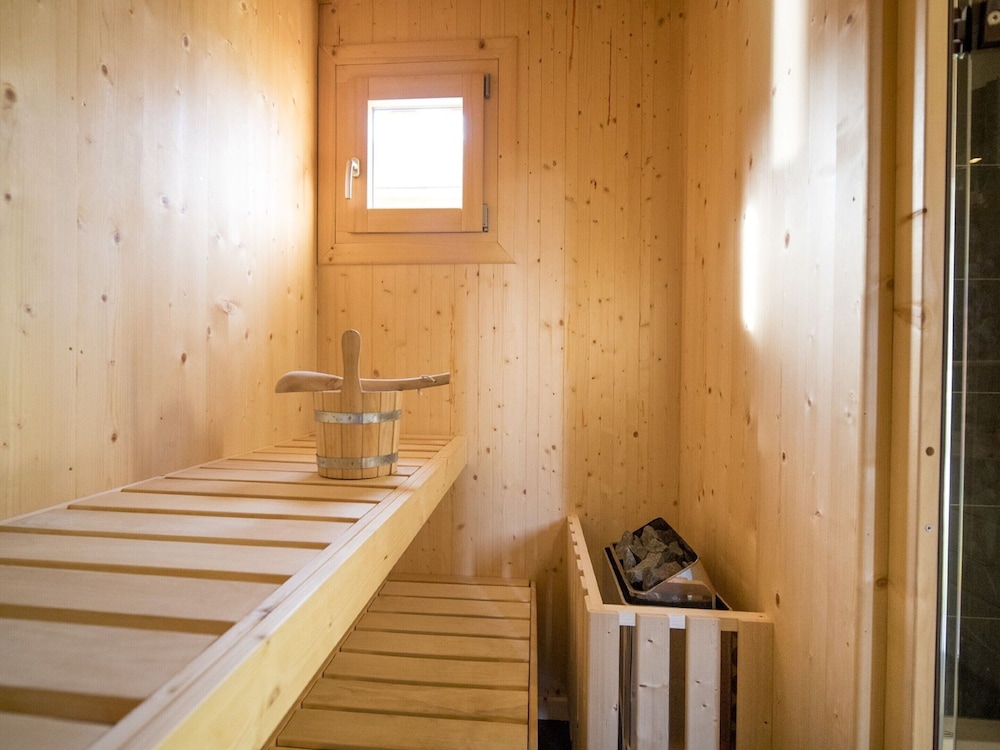 Majestic Chalet With Sauna