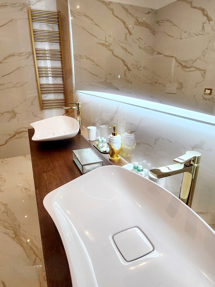 Golden palace luxury guest house