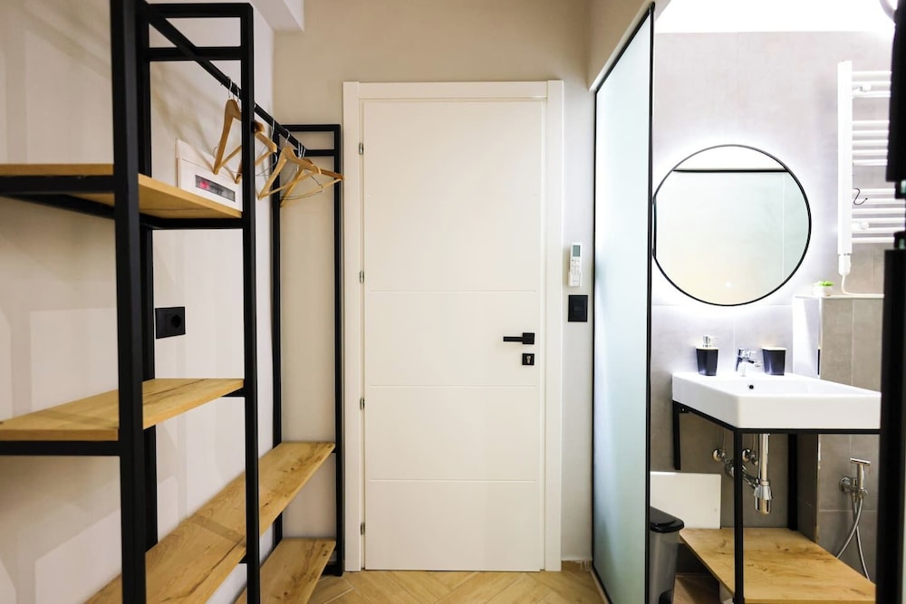 Grandstay Central 101