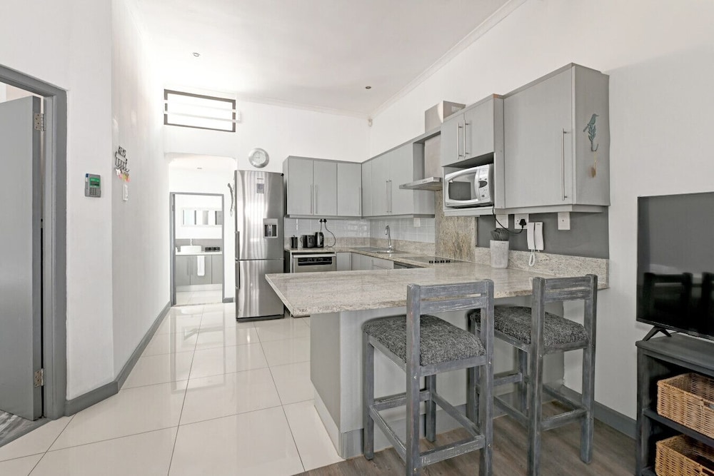 Two Bedroom Sea Point Secure House