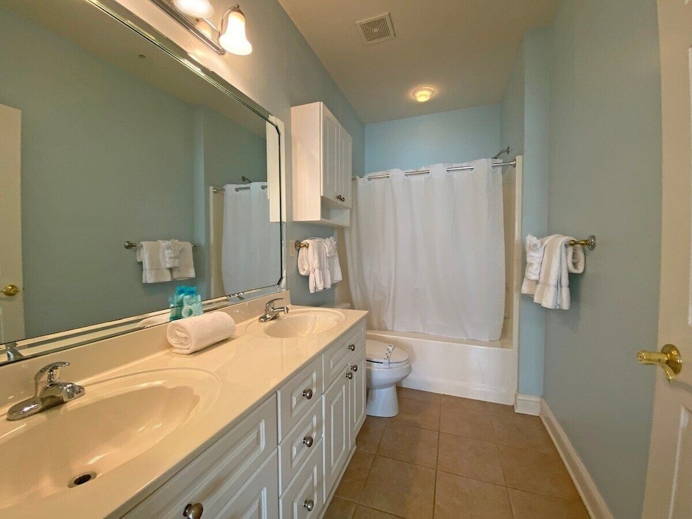 Magnolia Pointe Luster Leaf 4847-101 3 Bedroom Condo