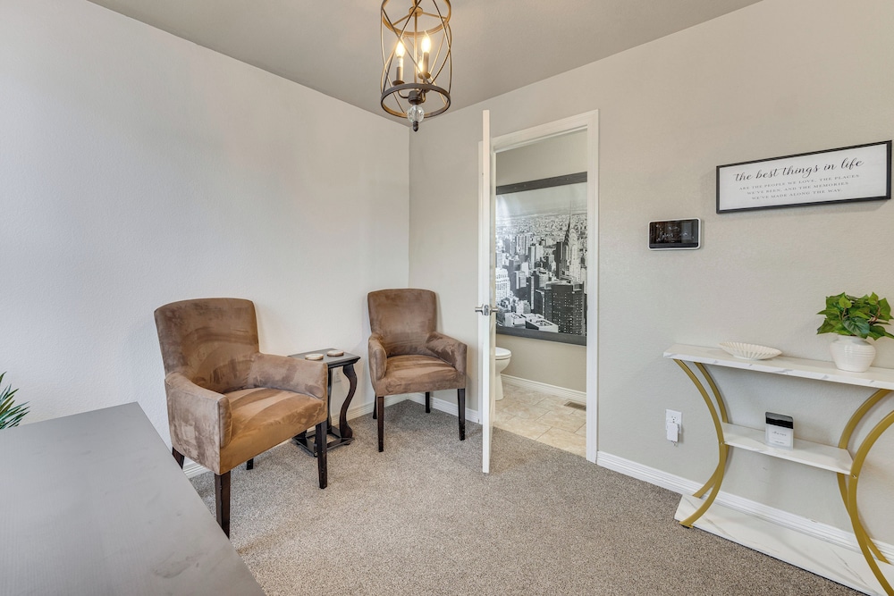 Explore Pikes Peak & Colorado Springs: Family Home