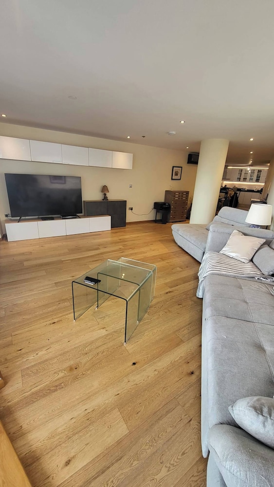 3 bed Ocean Spa Plaza Luxurious Flat