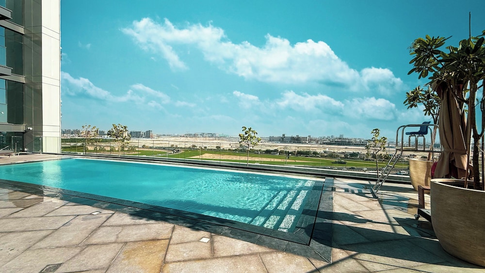 Nobles Suites by Hostiva - City View