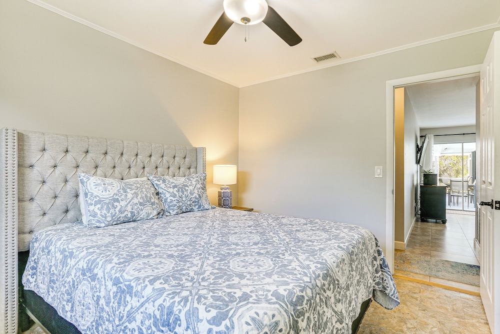 4 Mi to Lakes Park: Family Home in Fort Myers!