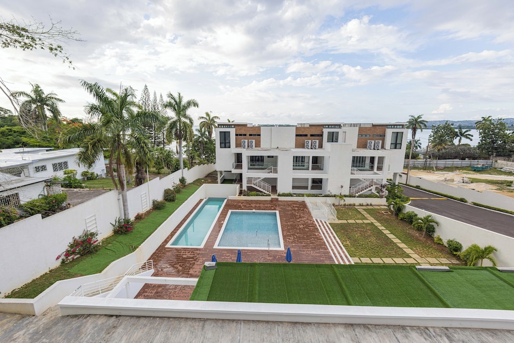 Paradise Bay Great View Luxury 2BR Condo view 4