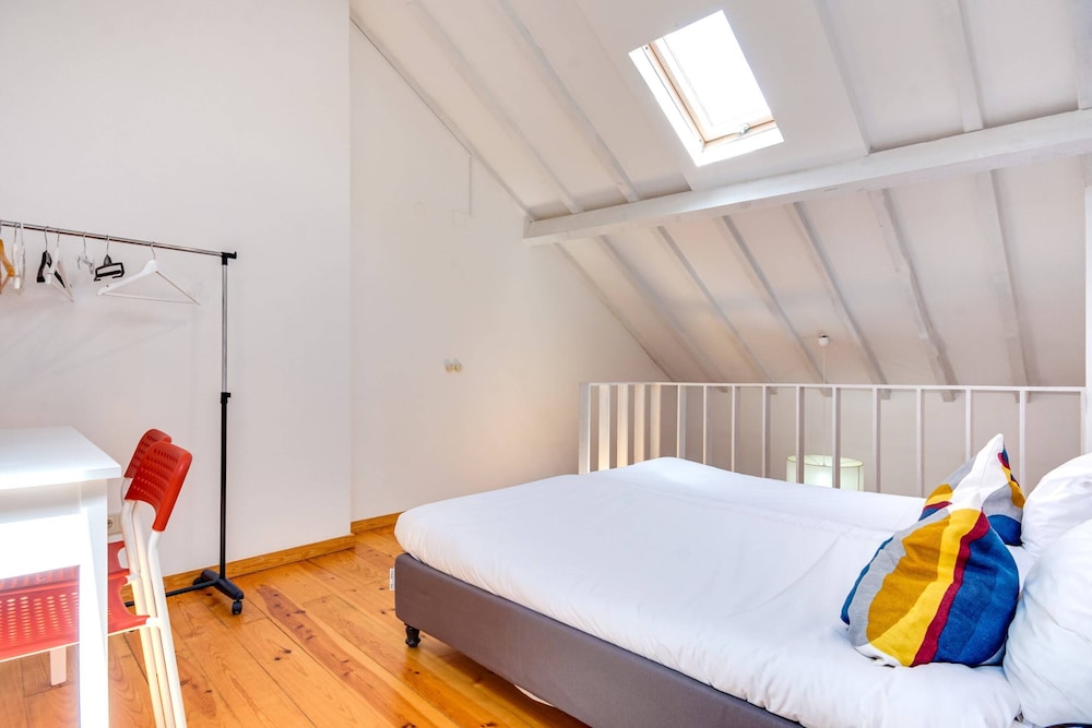 Bright Maida Vale Apartment