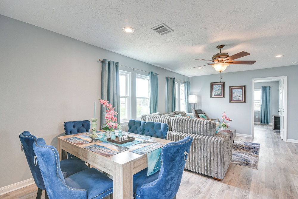 Private Home on Lagoon w/ Views in Hitchcock!