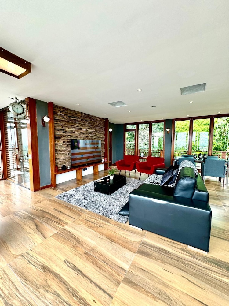 Leonardi's Sunset House