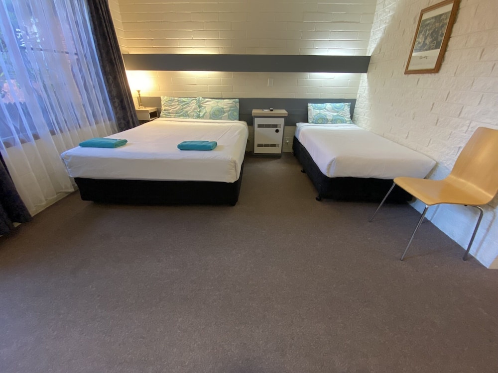 Mahogany Motel