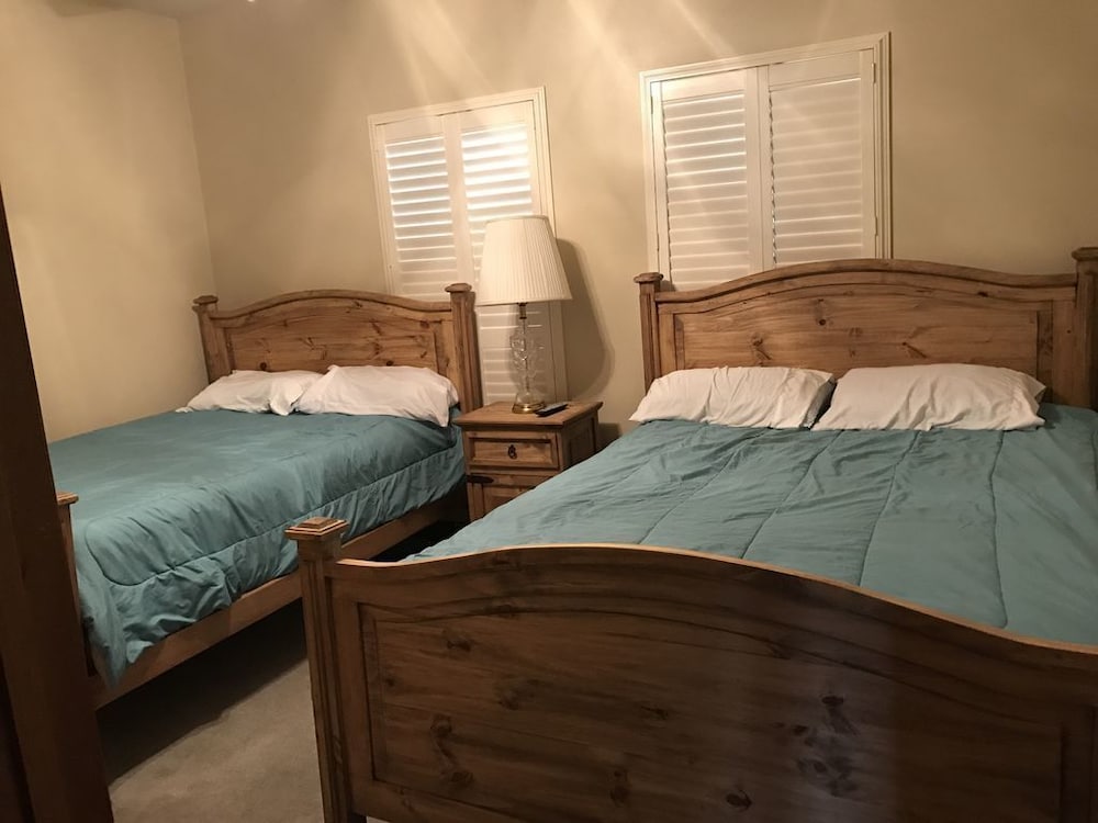 Family Friendly Lake House Located at Mid-west arm of Lake Fork view 5