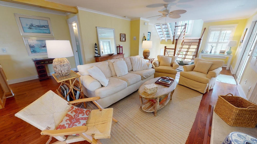 Thirst N' Howl by Tybee Vacation Rentals