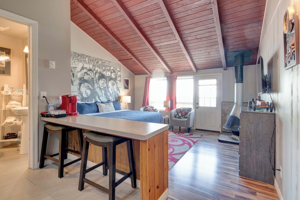 Moolack Shores Inn