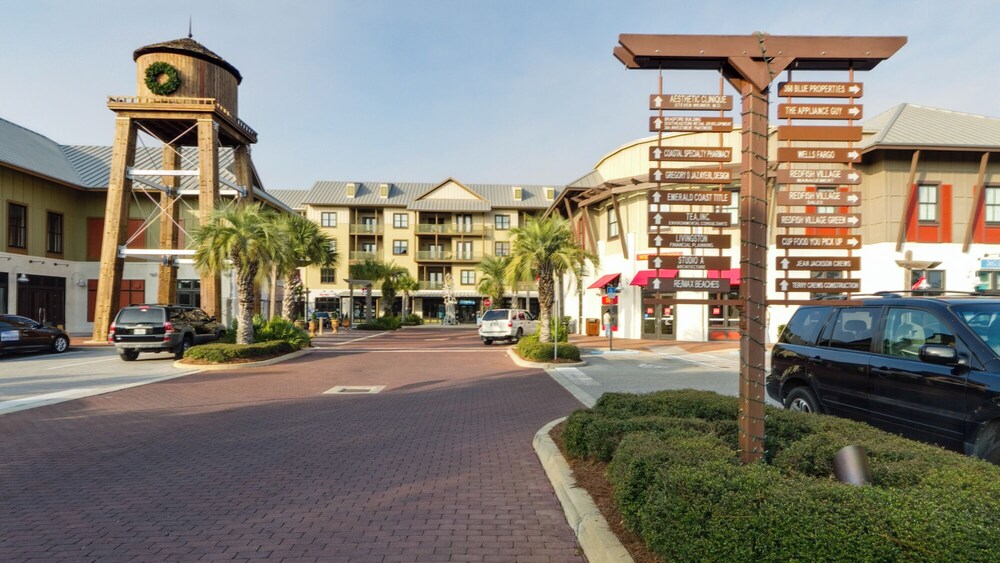 Coastal 3BR Condo With Pool & Shuttle : Snowbird Friendly!