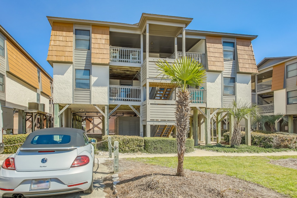 Ocean Isle Beach Retreat w/ Balcony & Pool Access! view 4