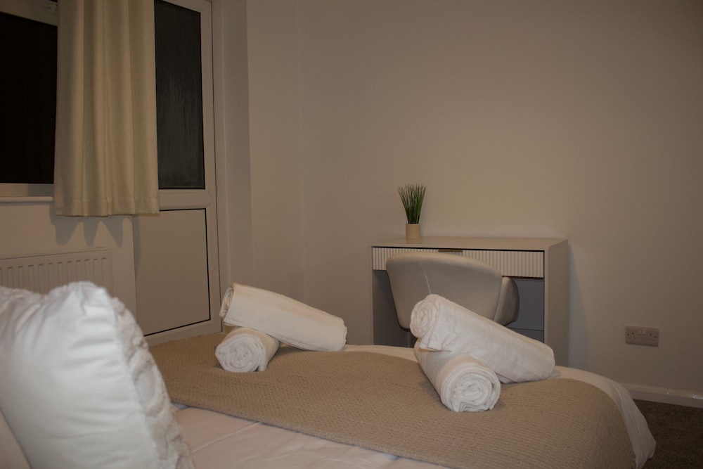 2 bed House in City Centre - Offers for Long Stays