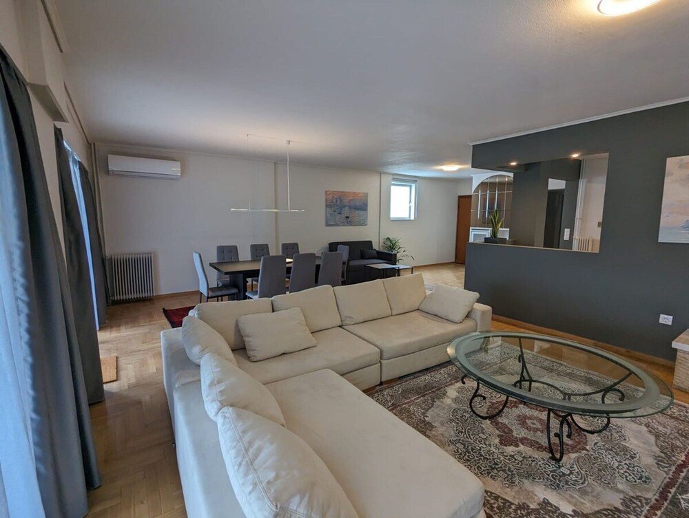 Spacious and Sunlit Seaside Flat