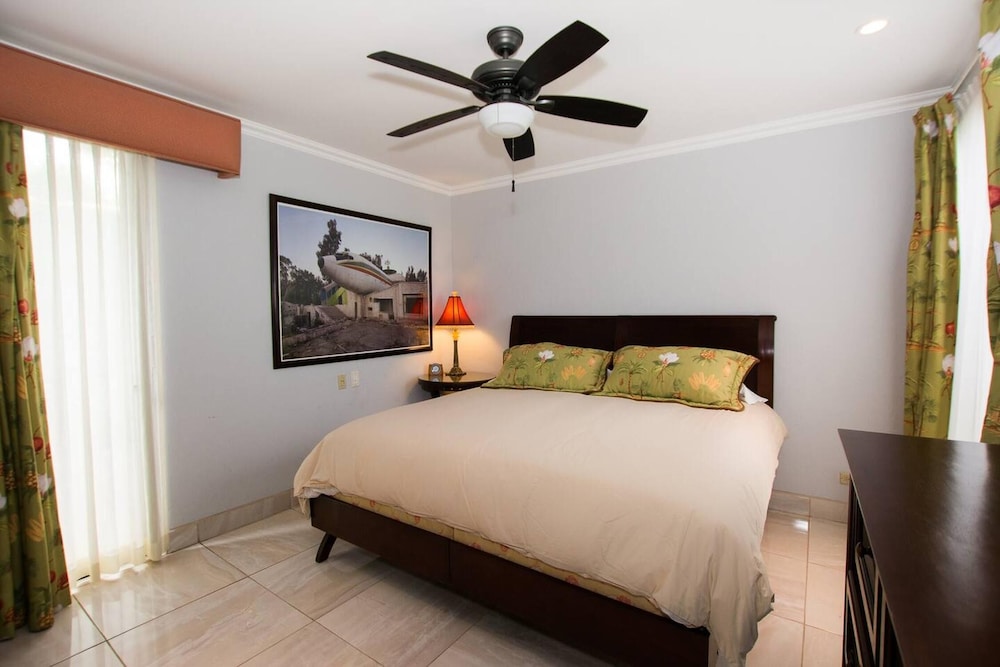 Recently Renovated Luxury Condo with Resort-Style Beach Club Access and Ocean Views view 3
