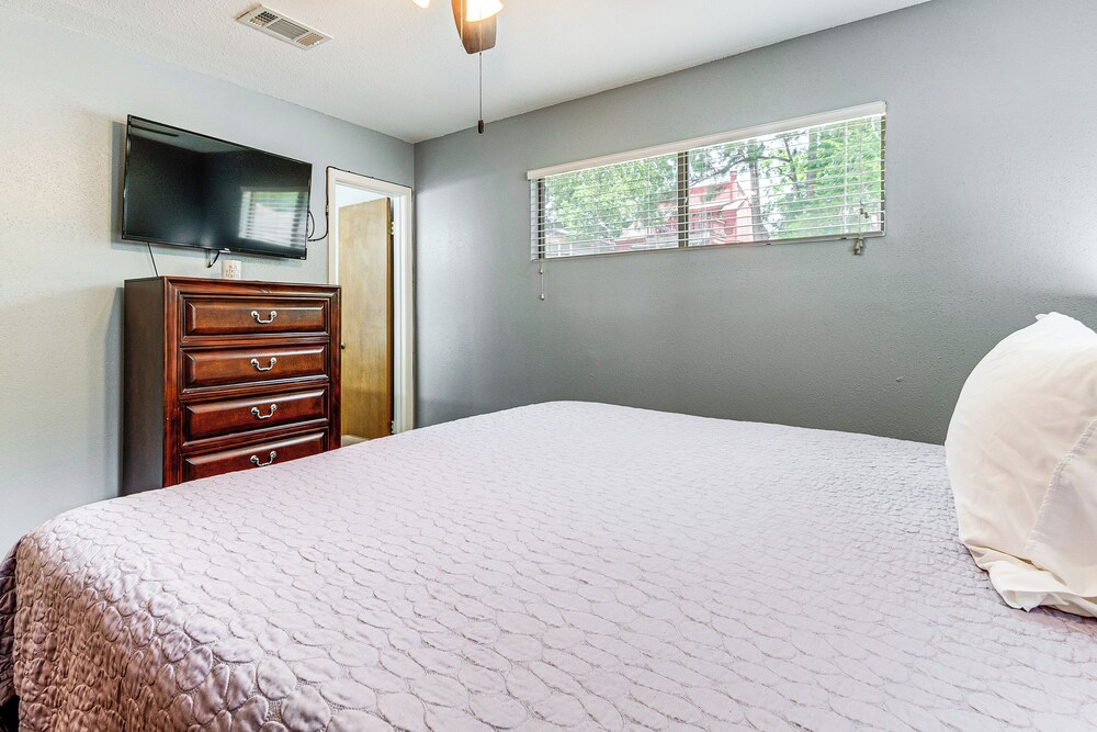Steps to Marina: Coldspring Retreat w/ Lake View