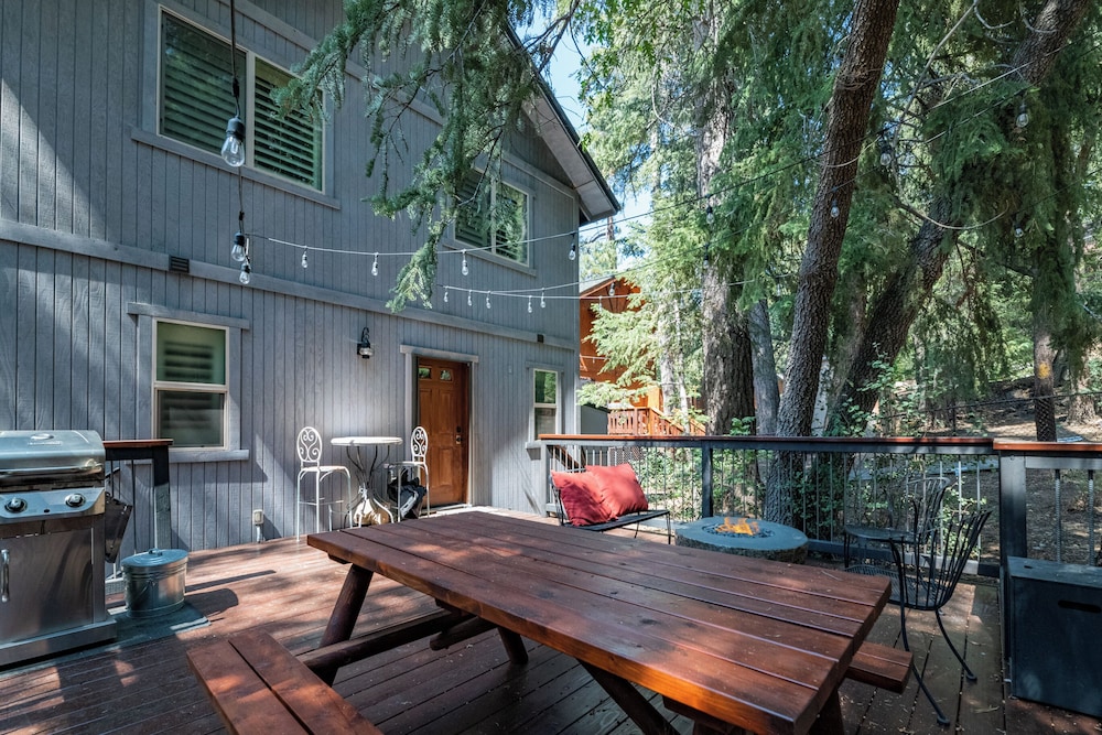 Silver Pine Lodge