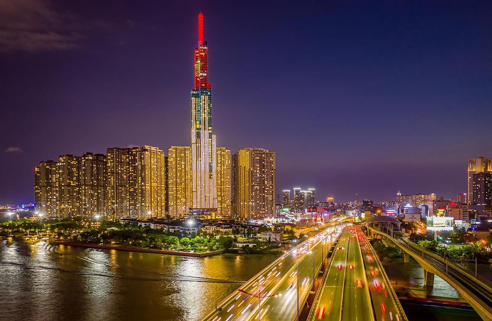 Apartment Landmark 81 by Urban Home