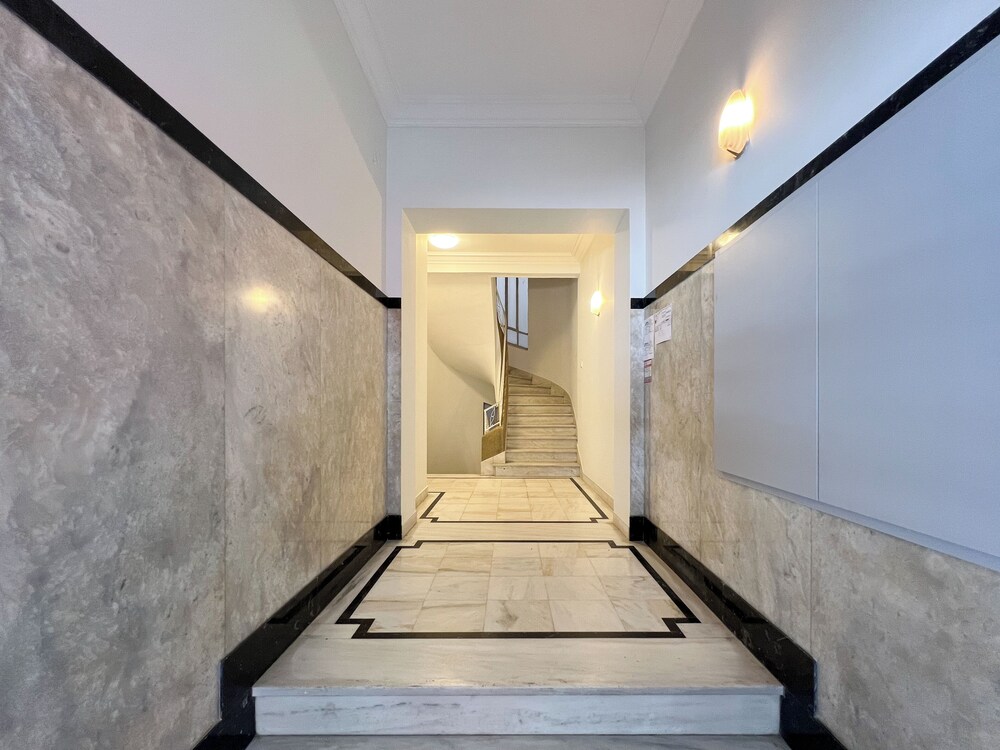 Modern apartment near Lycabettus hill with balcony