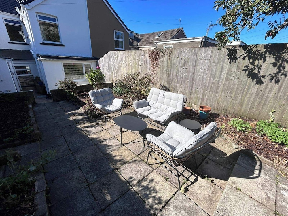 Family-friendly Cosy Home With a Spacious Garden